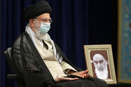 مقام معظم رهبری:امکانات ناشی از فضای مجازی و رسانه‌ای برای روشنگری و پاسخ به ابهامات فرصتی مغتنم است.